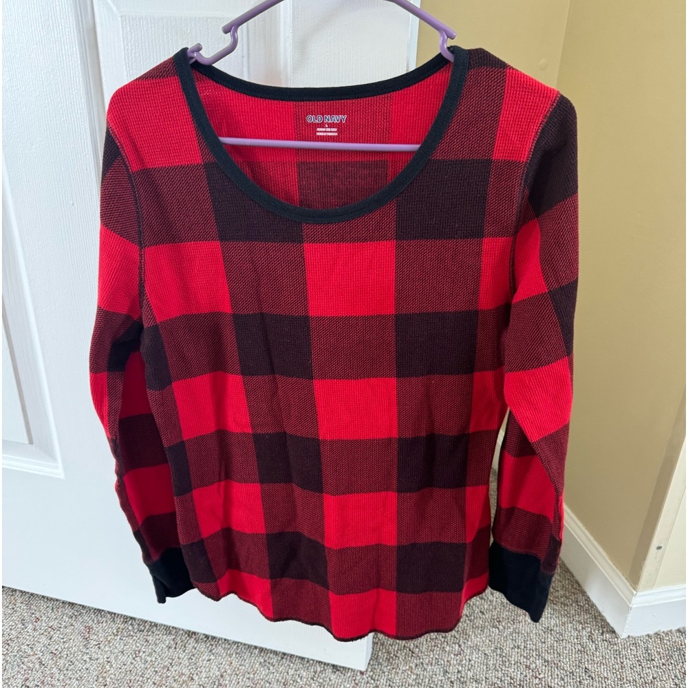 Old Navy Pajama Top

Size Large
Worn once for family picture

Pet and Smoke free